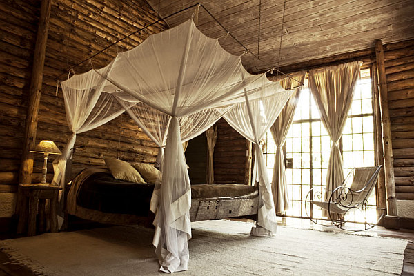 Safari-inspired-bedroom-baldaqino