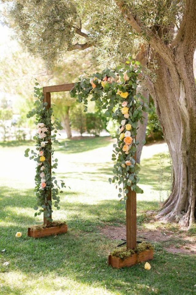 Simple-and-budget-rustic-wedding-altar-wedding-party-ideas