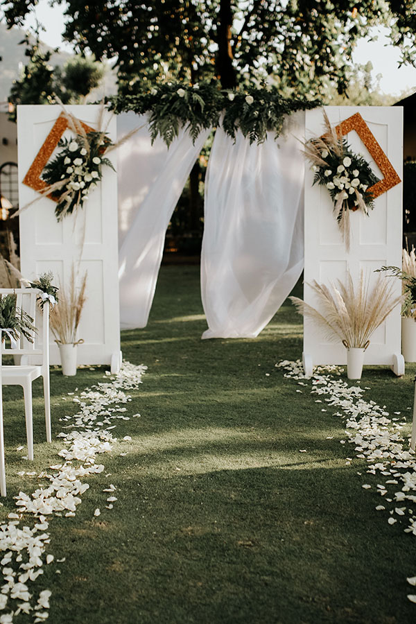 Simple-romantic-rustic-white-wedding-arch-ideas