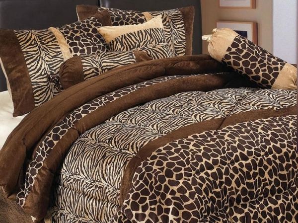 Small-bedroom-decoration-ideas-bedding-set-exotic-african-pattern