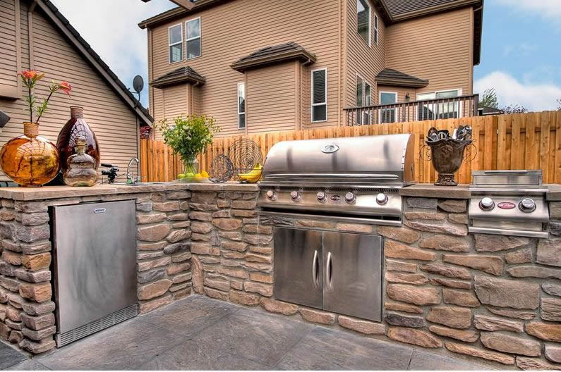 Stainless-steel-outdoor-kitchen-with-stone-structure