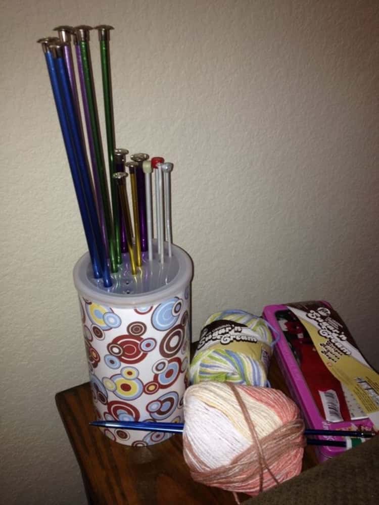 Store-knitting-needles-in-oatmeal-canister-750