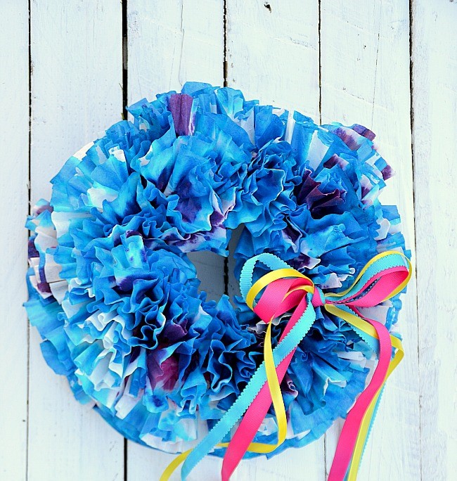 Tie-dye-coffee-filter-wreath-at-tatertots-and-jell