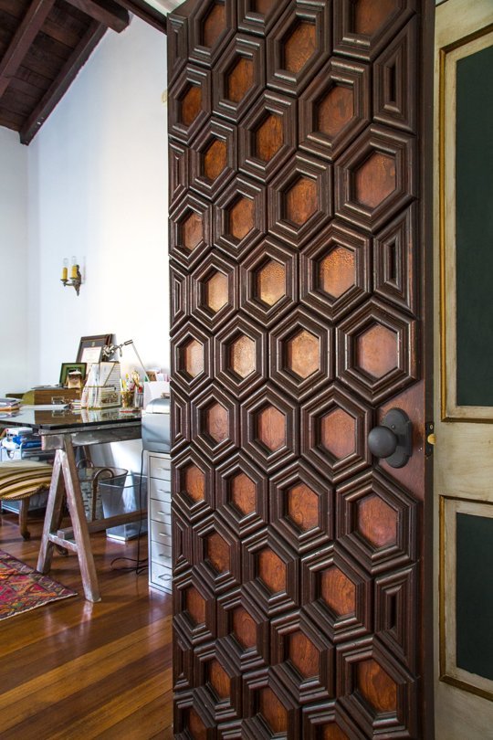 Unique-door-with-hexagon-design