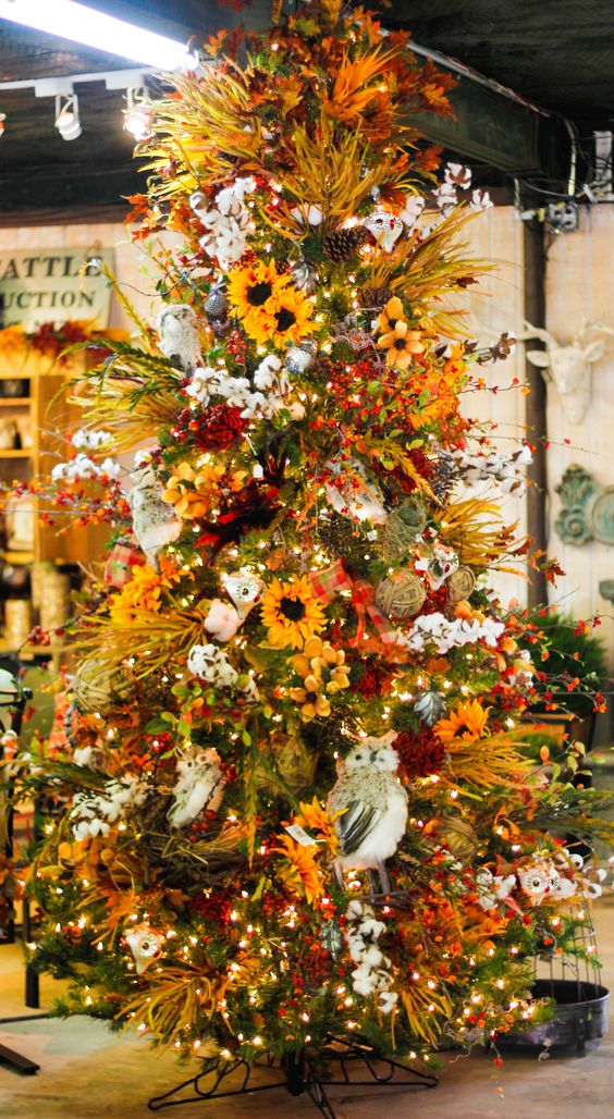 06-a-bright-fall-to-thanksgiving-tree-with-lights-cotton-faux-blooms-greenery-and-branches-plus-pinecones-is-wow