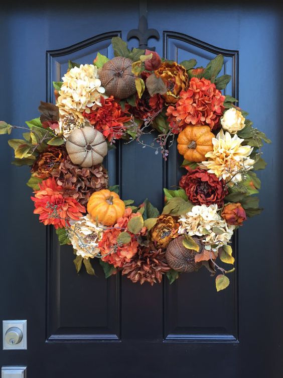 07-burlap-pumpkins-and-silk-flowers-wreath-for-fall