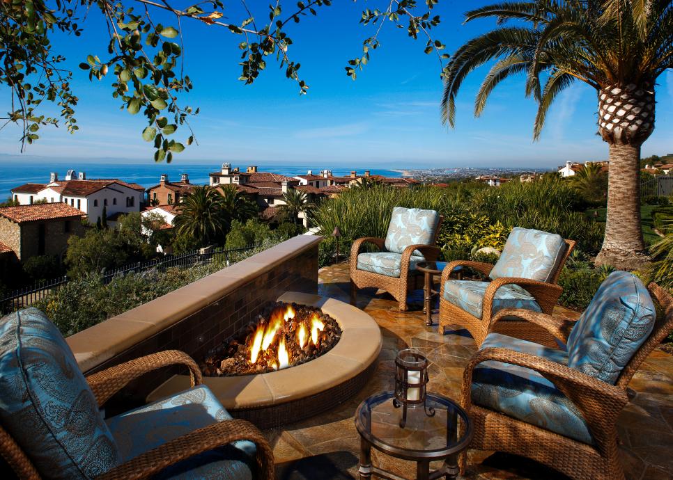 08-enjoy-the-fire-and-the-view-outdoor-idea-for-fireplace-homebnc