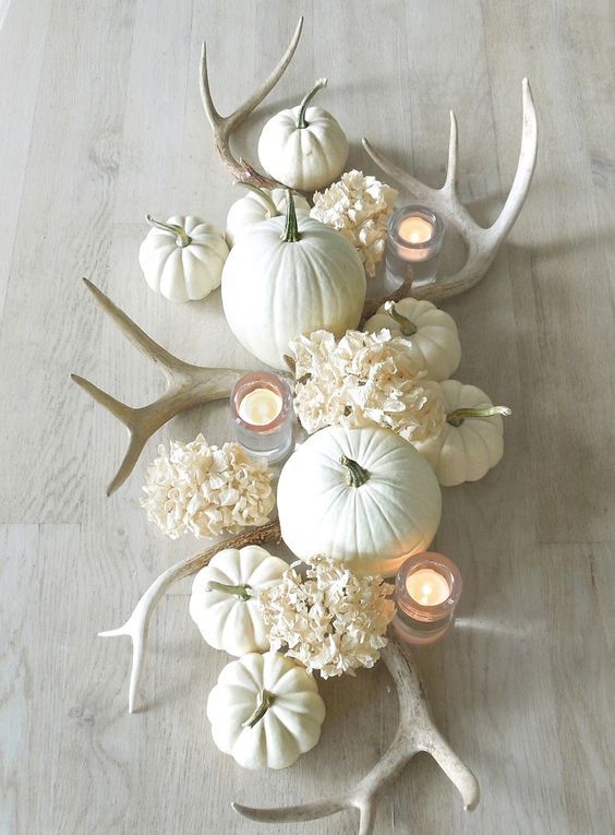 09-all-white-fall-table-centerpiece-with-pumpkins-antlers-and-flowers