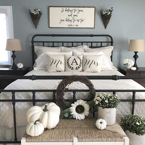 1-02-add-cream-colored-mums-and-white-pumpkins-to-the-bench-at-food-bed