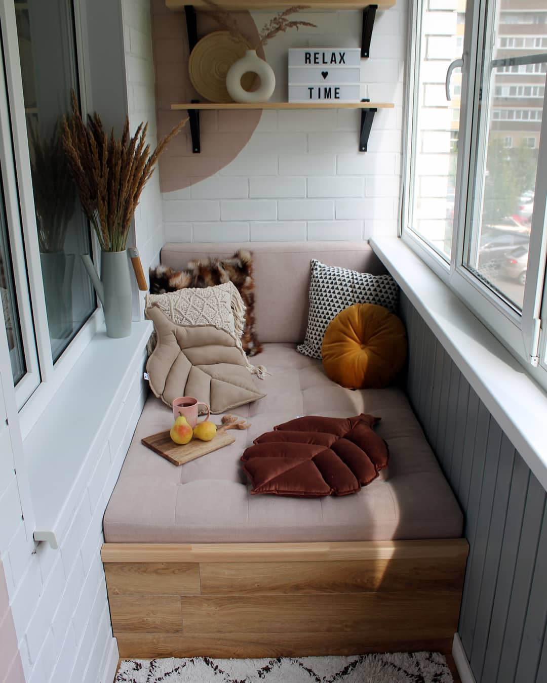 1-low-cost-small-balcony-ideas-xoxodeco