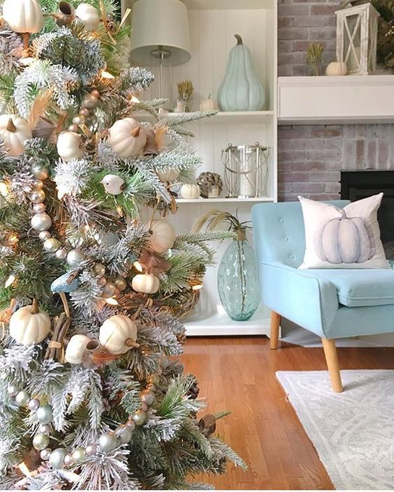 1-a-snowy-thanksgiving-tree-with-white-pumpkins-beads-cinnamon-lights-and-leaves-for-fall