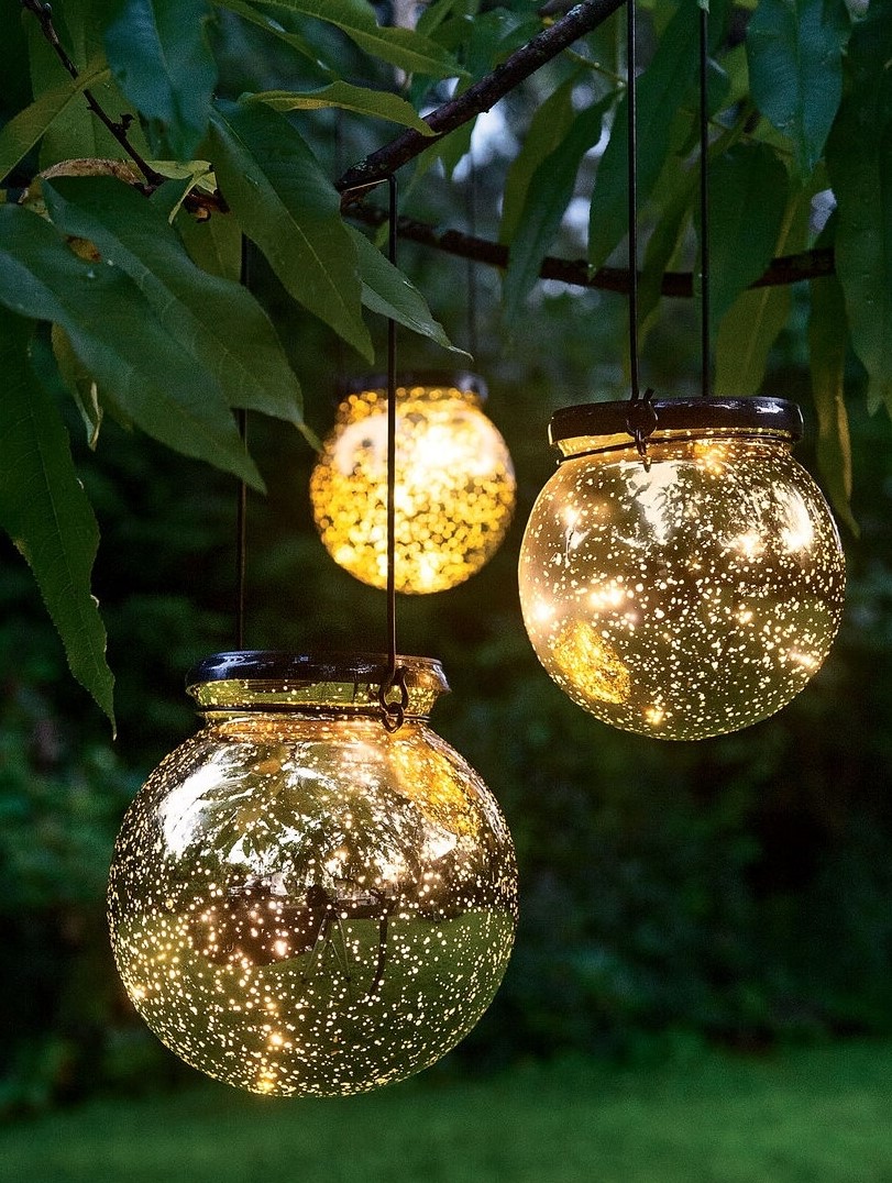 10-magical-outdoor-decor-projects-fairy-lights-5
