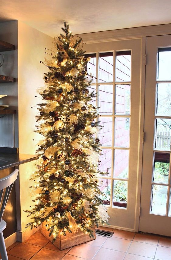 12-a-elegant-fall-and-thanksgiving-tree-with-lights-owls-black-chalkboard-ornaments-beads-and-branches
