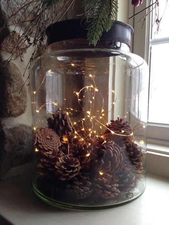 12-tiny-lights-and-pinecones-in-a-jar-make-a-cool-fall-deocration-1