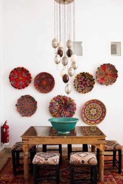 13-an-african-inspired-dining-space-with-bold-wall-baskets-and-matching-upholstery