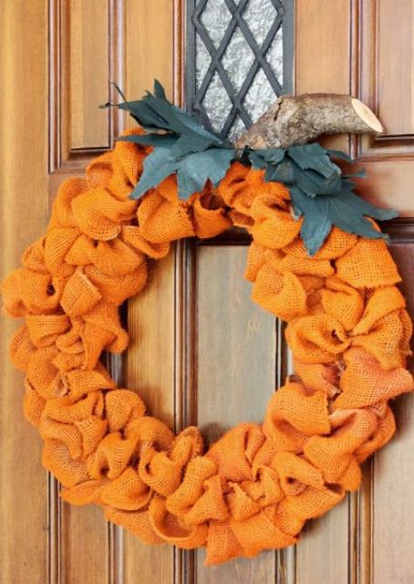 14-deco-mesh-pumpkin-wreath-to-make