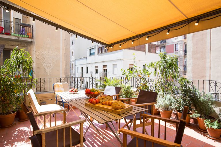16-spectacular-eclectic-balcony-designs-youll-instantly-fall-in-love-with-4-768x512-1