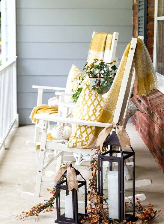 1porch-fall-decorating-lanterns