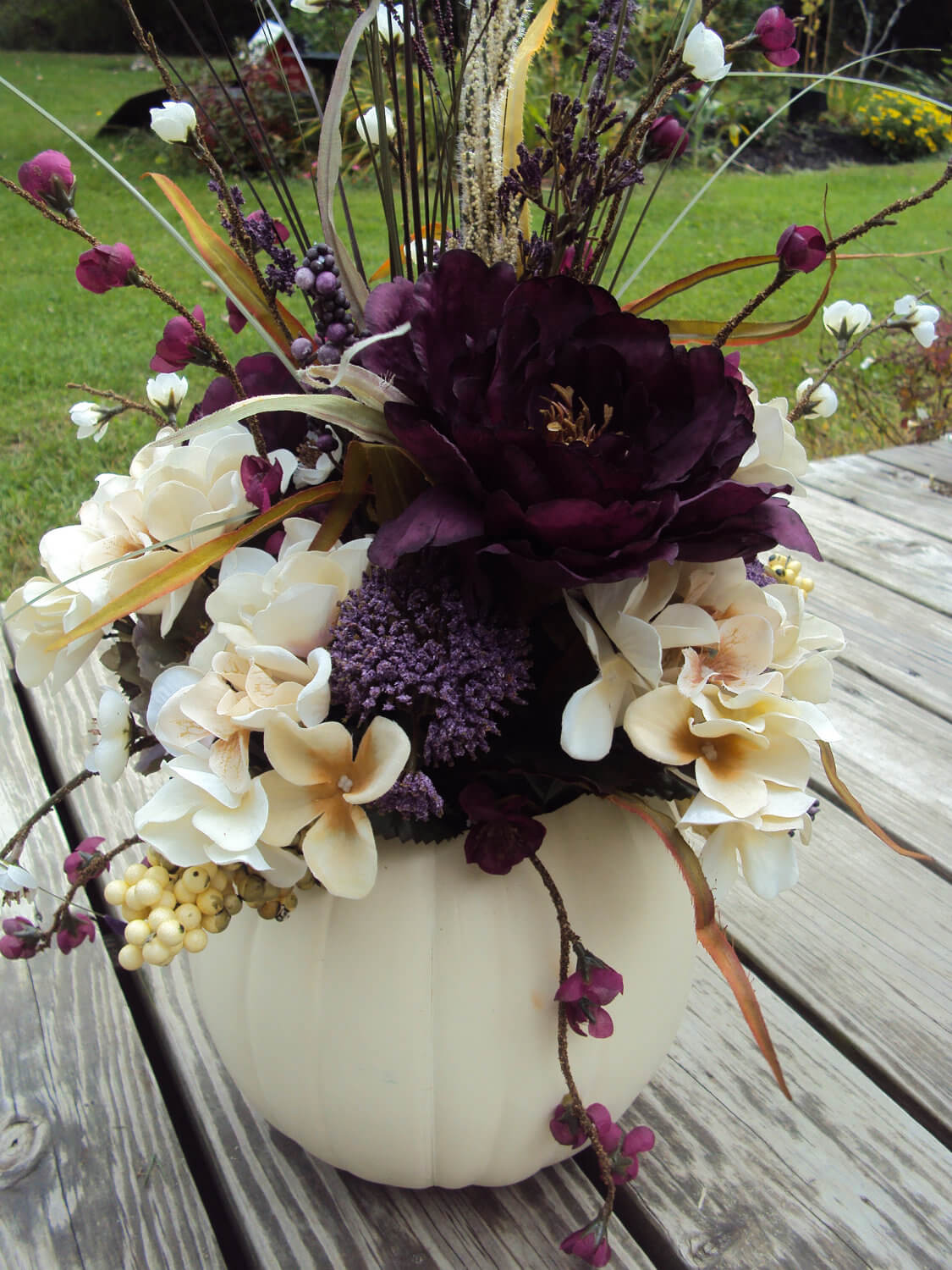 21-pumpkin-centerpiece-ideas-homebnc-1