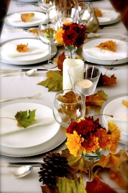 28-natural-fall-leaves-fall-flowers-and-white-procelain-and-candles