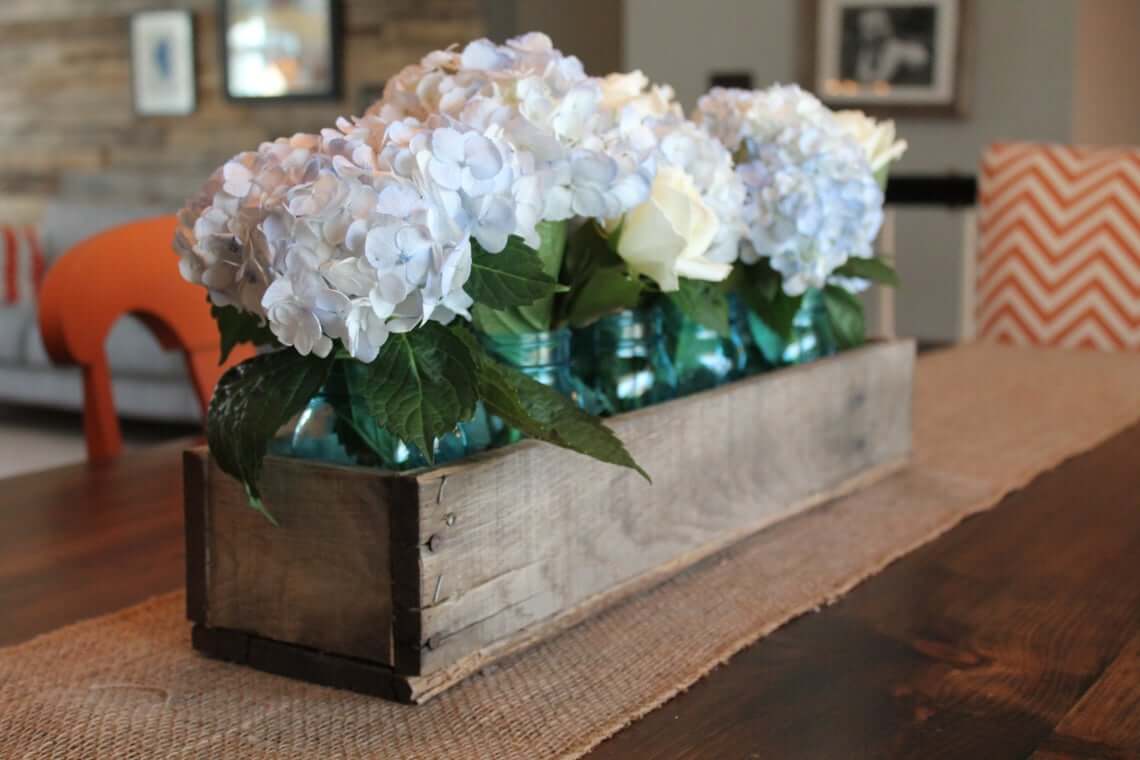 29d-rustic-wooden-box-centerpiece-ideas-homebnc-v3