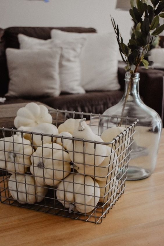 Autumn-decorating-ideas-for-your-living-room-coffee-table-16