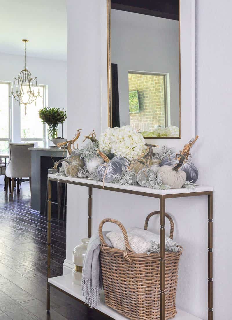 Console-table-fall-decor-ideas-12-1-kindesign