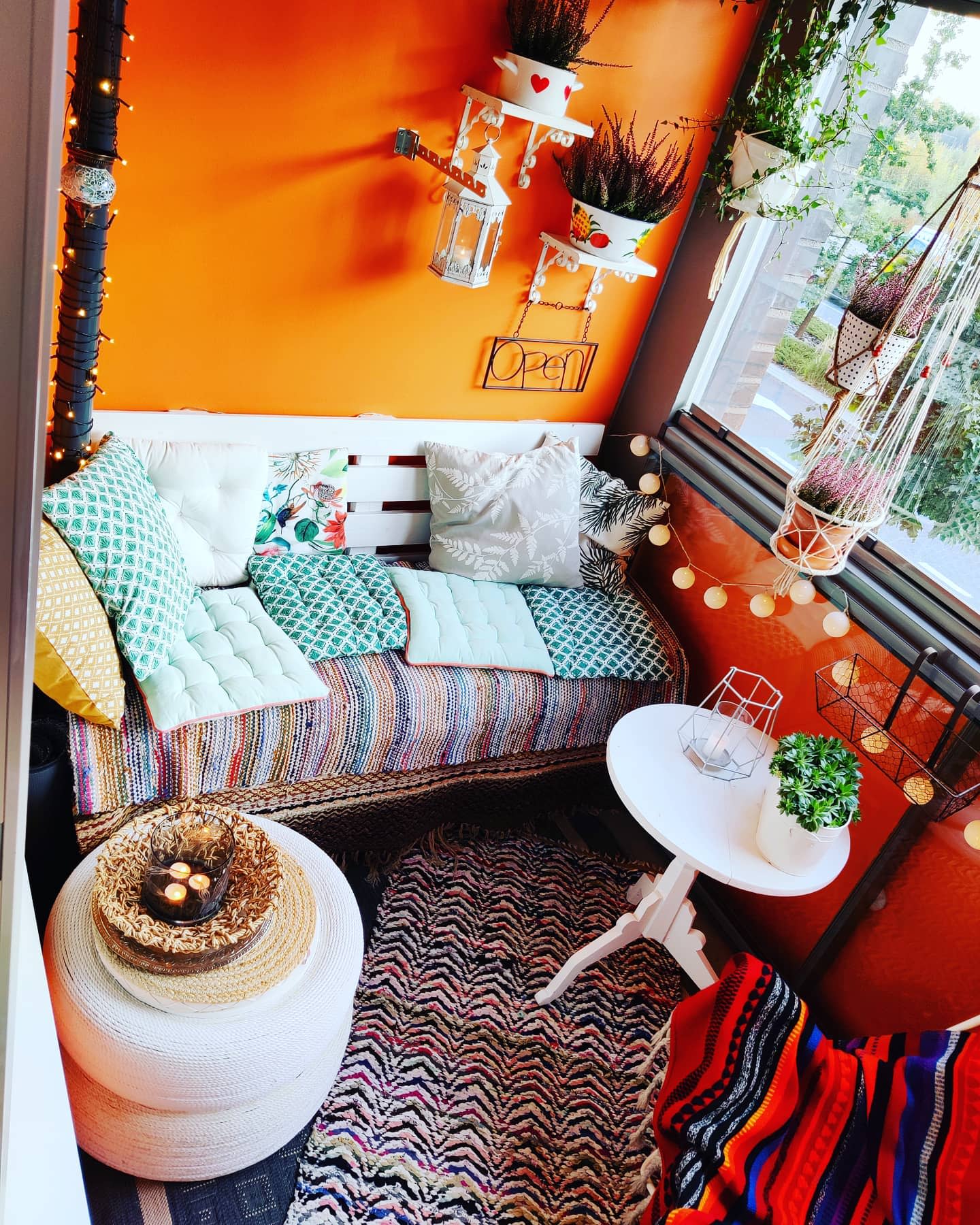 Enclosed-small-balcony-ideas-lilltravels