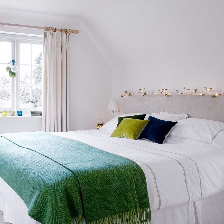 Fairy-light-ideas-on-top-of-a-headboard-920x920-1