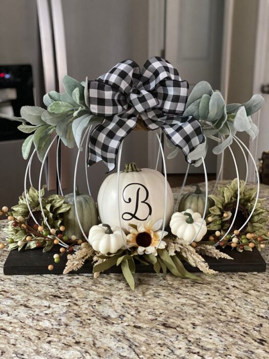 Fall-pumpkin-centerpiece-dyi-525x700-1
