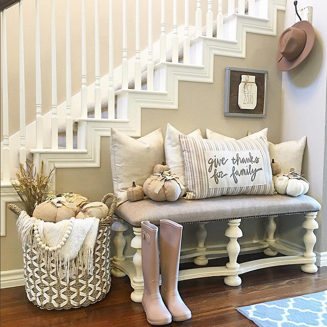 Farmhouse-fall-foyer-decor.-i_heart_home_design-via-instagram