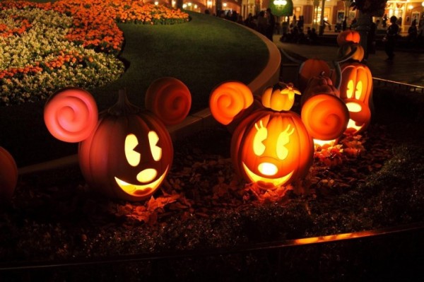 Mickey-mouse-halloween-pumpkin-lights-600x399-1