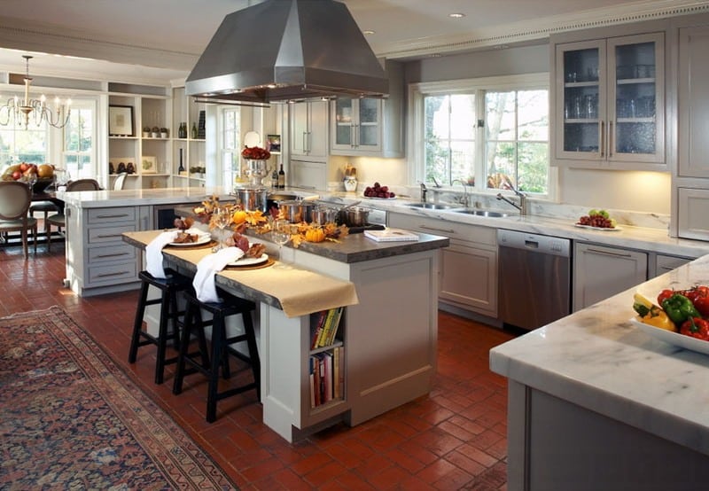 Open-plan-kitchen-decorated-for-fall