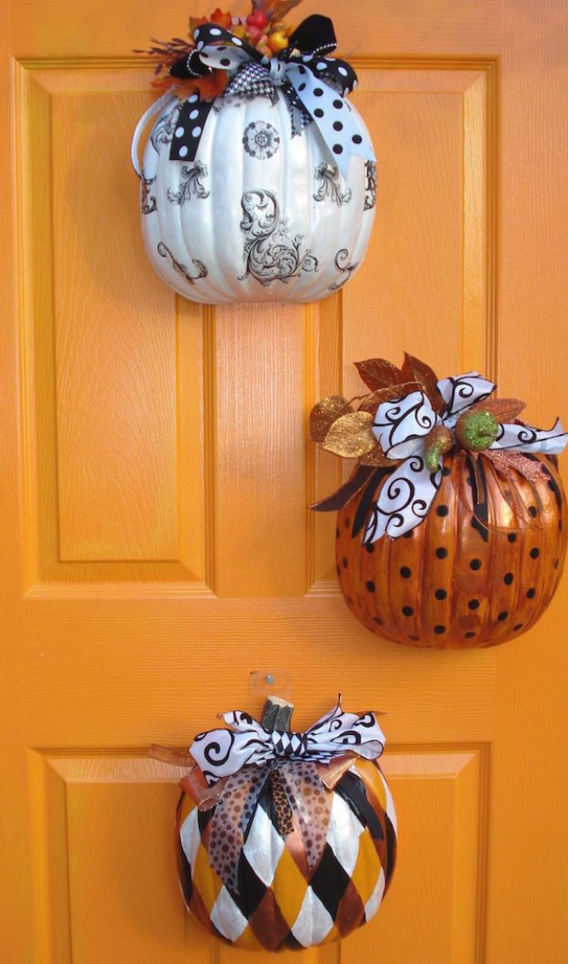 Pumpkin-door-hanger