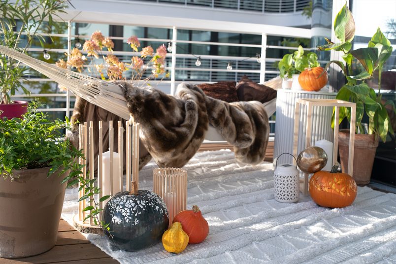 Stylish-balcony-with-hammock-804x536-1