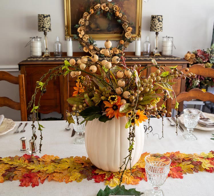 Thanksgiving-table-pumpkin-centerpiece