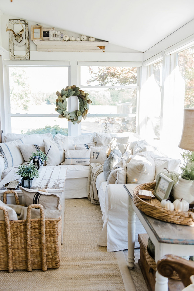 White-farmhouse-fall-decorating-ideas.-liz-marie-blog