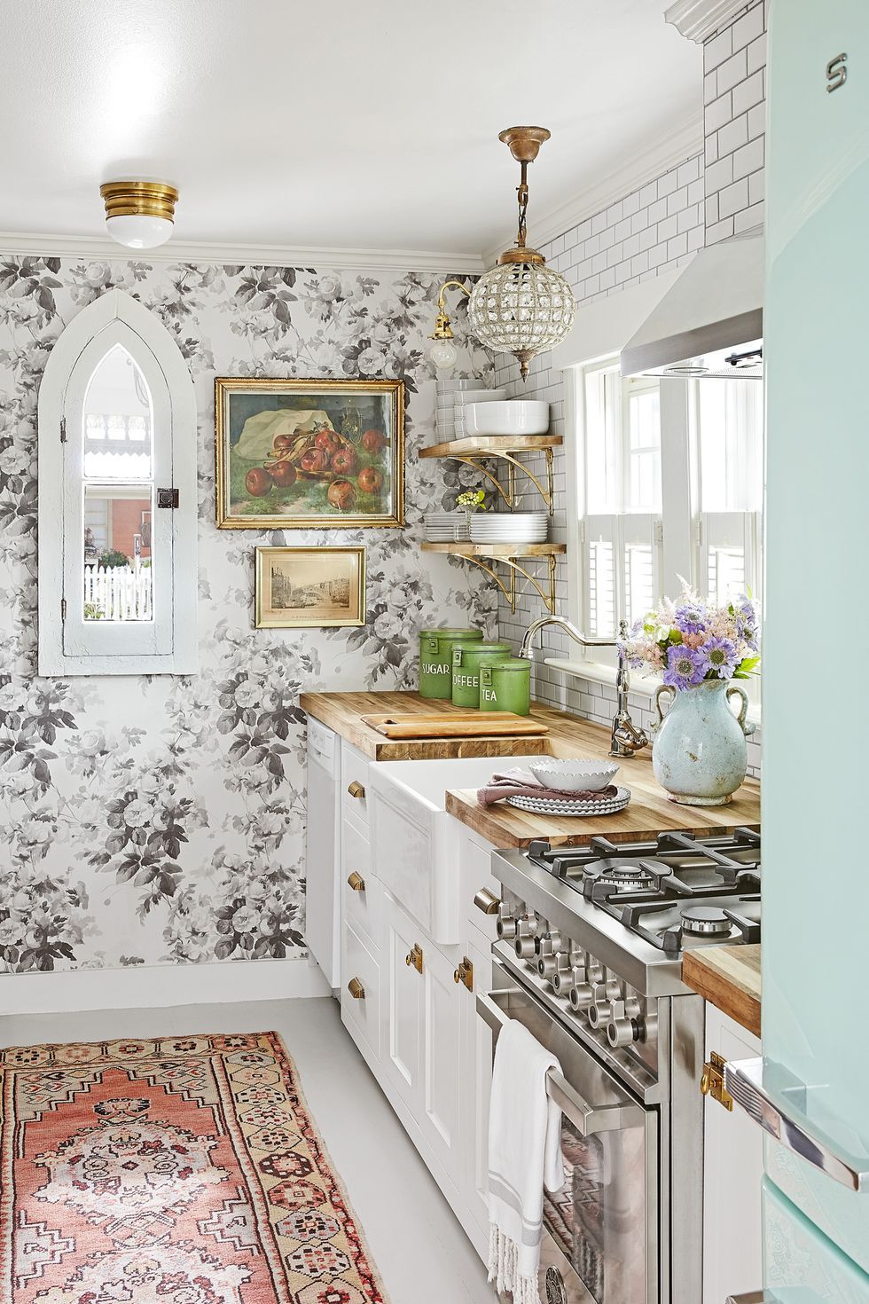 Accent-wall-floral-wallpaper-1571070227