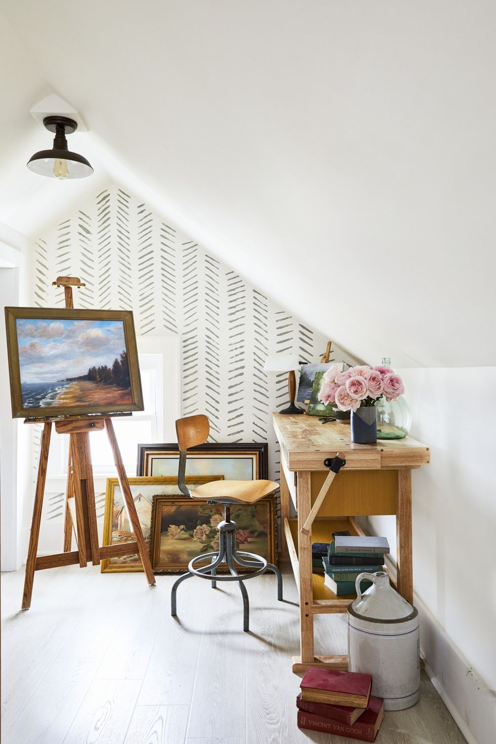 Accent-wall-ideas-patterned-wallpaper-1582140542