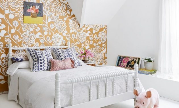 Accent-wall-wallpaper-1571068729