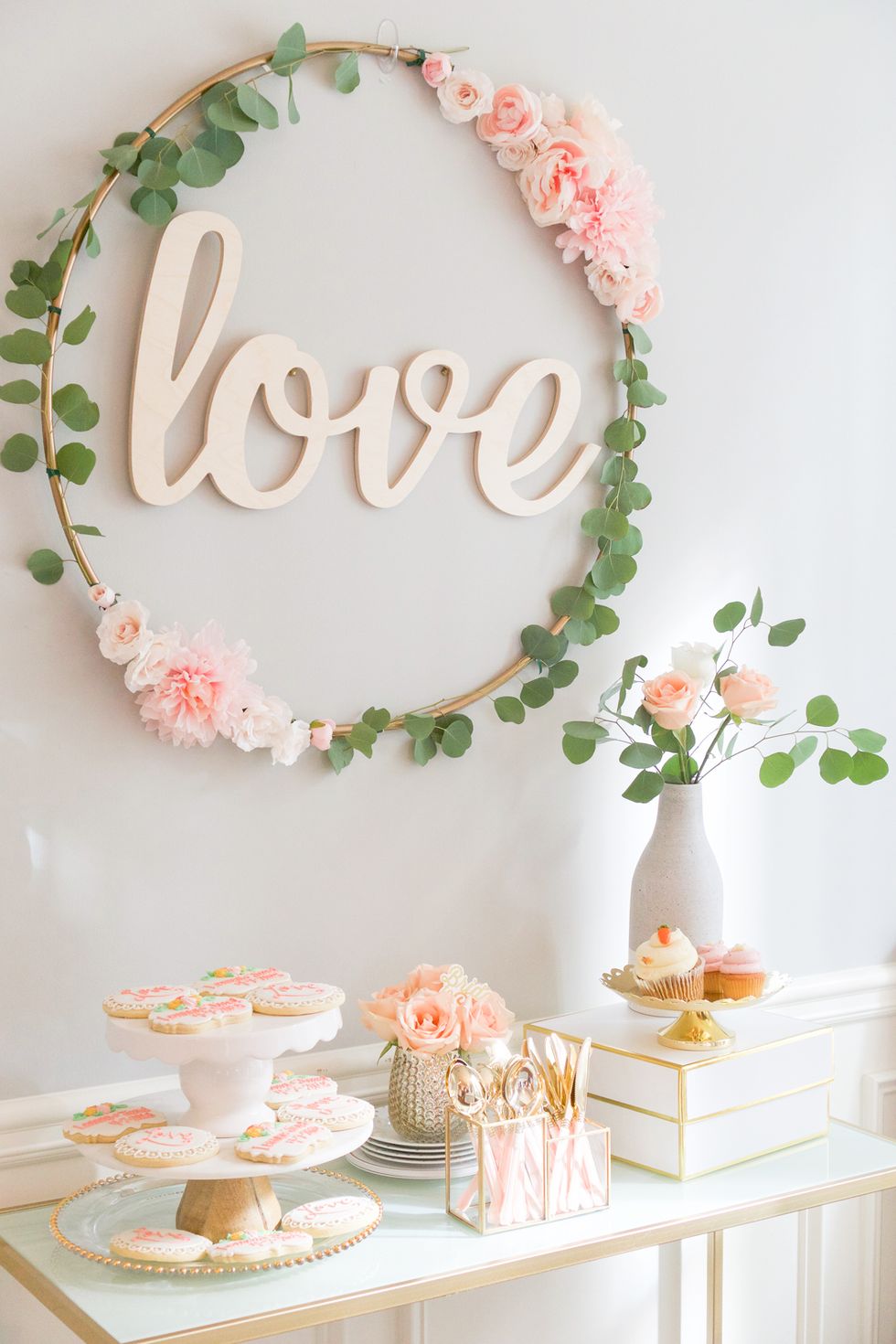 Baby-shower-ideas-hula-hoop-1549377608
