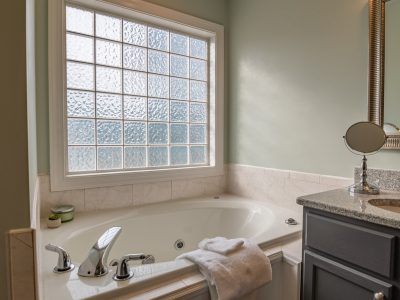 Bathroom-decor-themes-neutral