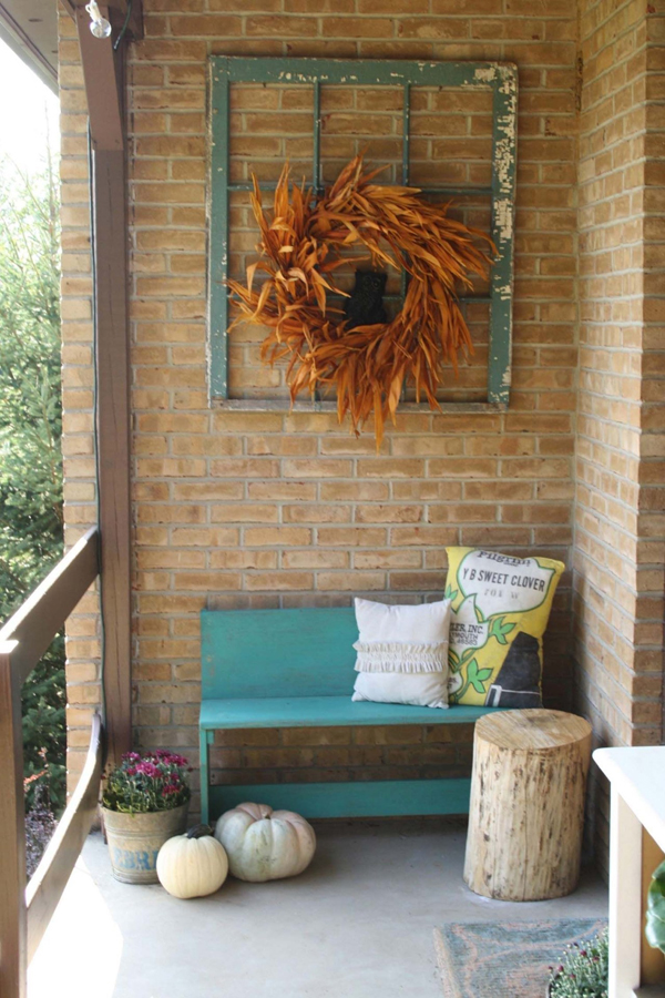 Chic-farmhouse-balcony-for-thanksgiving