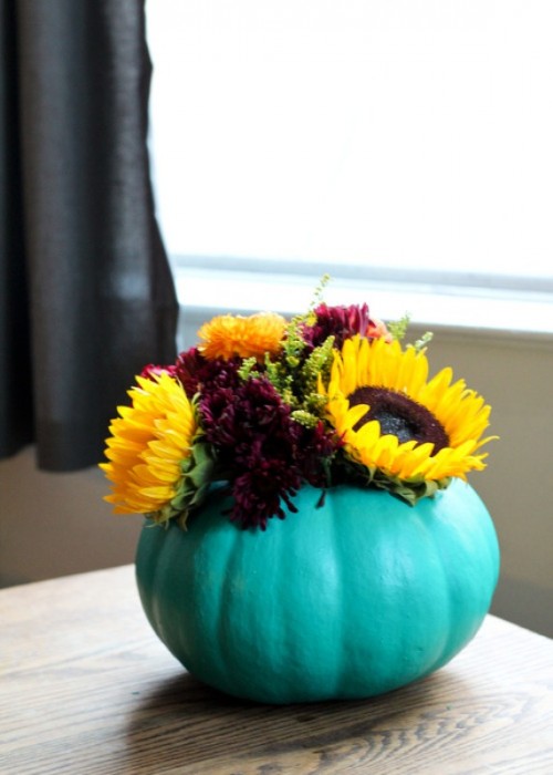 Cool-diy-pumpkin-vase-centerpiece-3-500x700-1