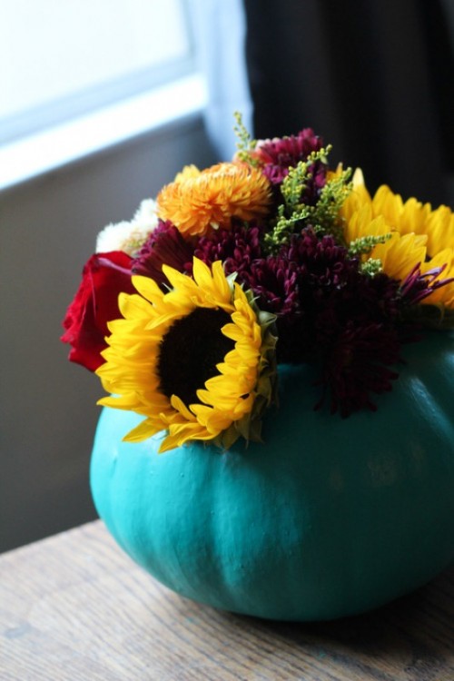 Cool-diy-pumpkin-vase-centerpiece-5-500x750-2