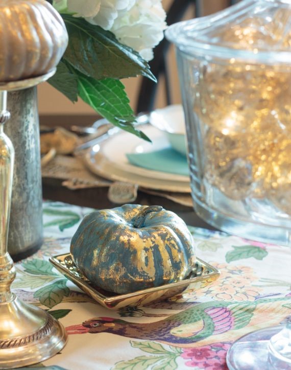 Decorating-with-metallics-fall-tablescape-ideas-12-1