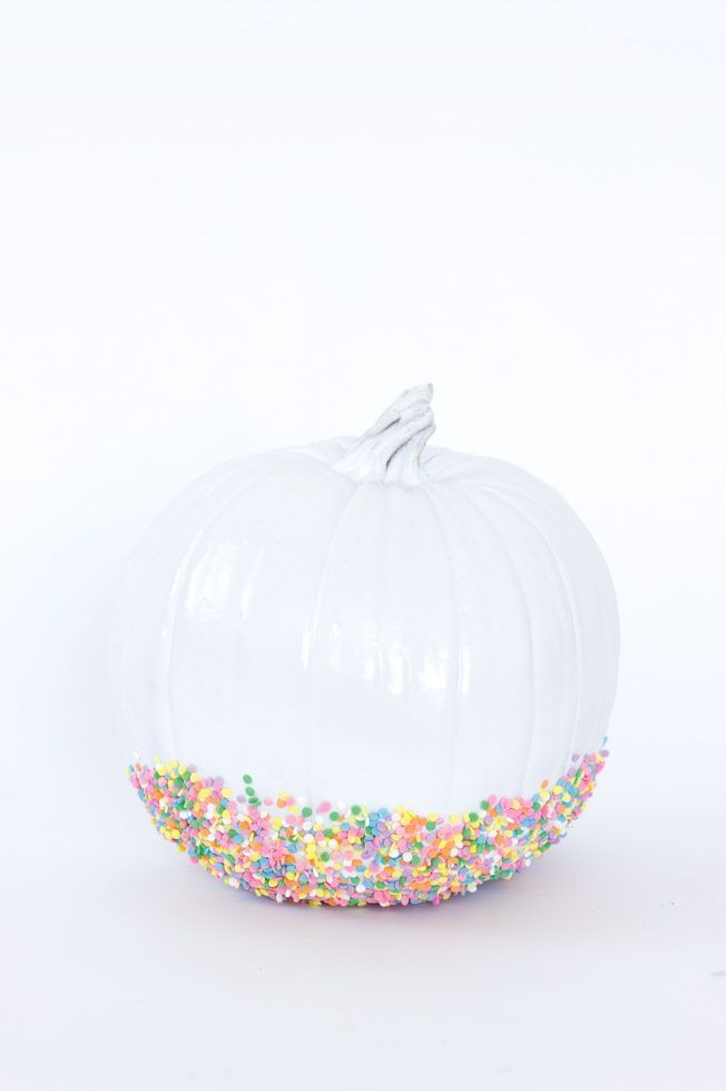 Diy-white-sprinkled-pumpkin-700x979-1602184498