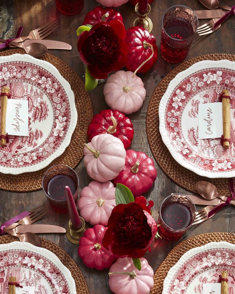 Elegant-thanksgiving-table-setting-and-decoration