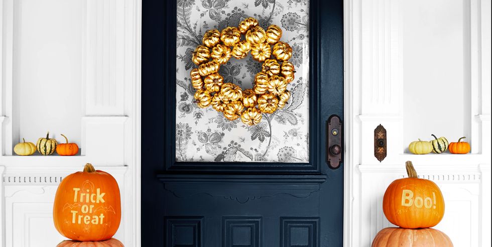 Fall-decorations-stacked-pumpkins-1625862182