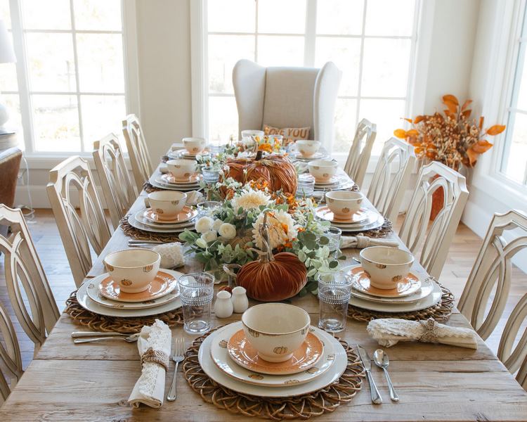 Festive-table-setting-fall-holidays-thanksgiving-ideas